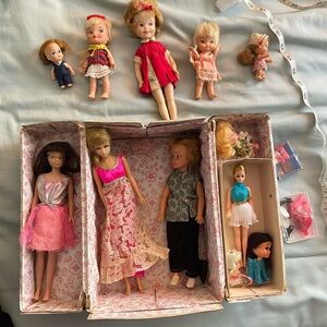 Vintage 60’s Skipper Barbie tote! With assortment of Barbie doll friends